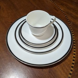 5 piece Royal Doulton Oxford Midnight china set